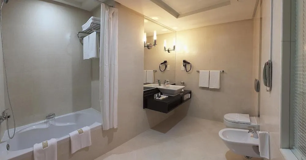 Kingsgate Hotel By Millennium Abu Dhabi 3*,